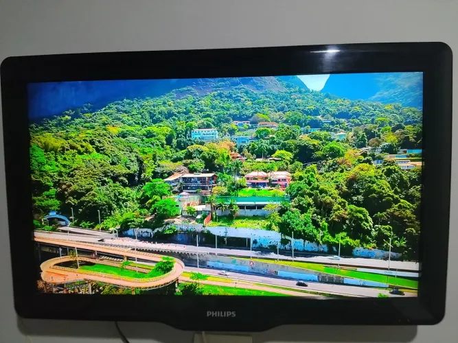 TV Philips 32". Ótimo estado
