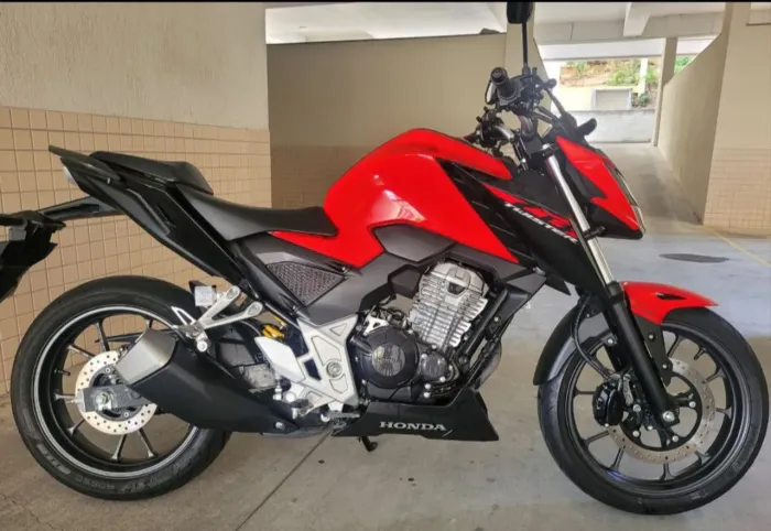 Cb 300F Twister com ABS pouco uso