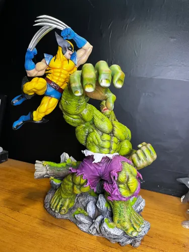 Hulk vs WOLVERINE