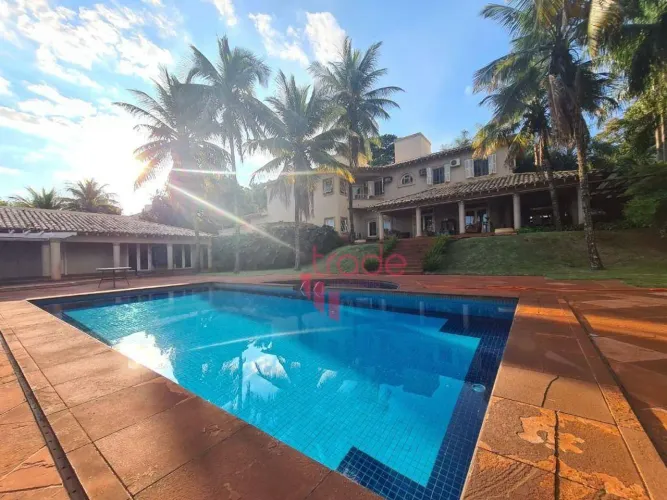 Casa à Venda de 05 Quartos no Bairro Bonfim Paulista em Ribeirão Preto com Piscina.