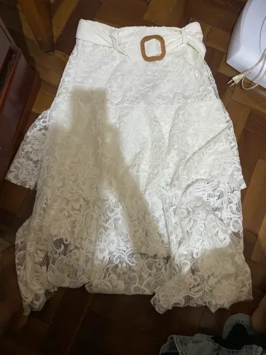 Saia Branca de Renda Midi com Cinto