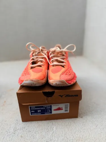 Mizuno wave enforce tour TAM 37
