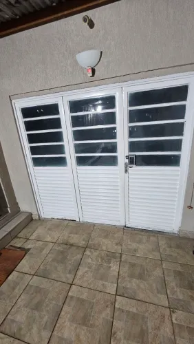 Vendo porta de garagem