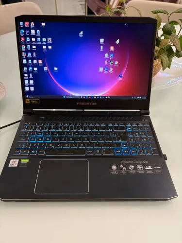 Acer Helios 300  PH315-53-75nl core i7 10th 32gb RAM RTX2070 QMAX