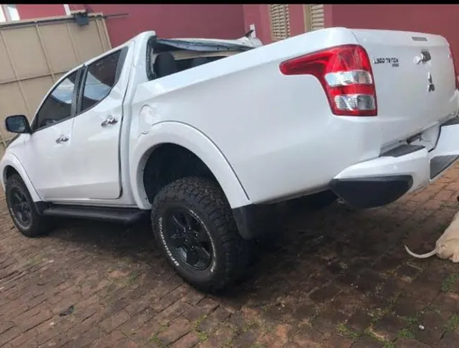 Sucata Triton 2019 para retirada de peças
