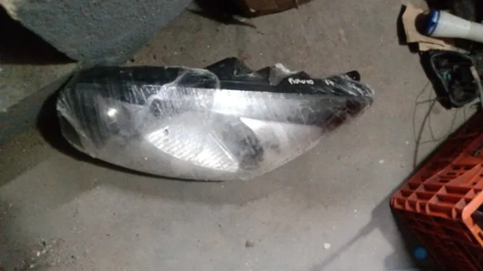 Farol Kia Picanto 2014 lado esquerdo