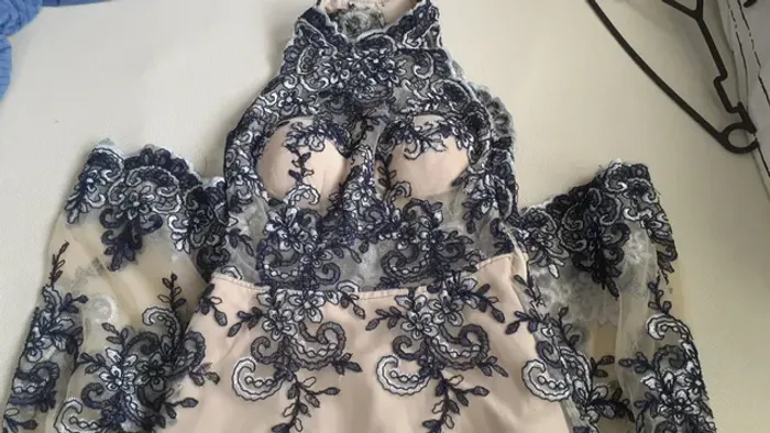 Vestido de festa, tamanho P, Bordado e com tule