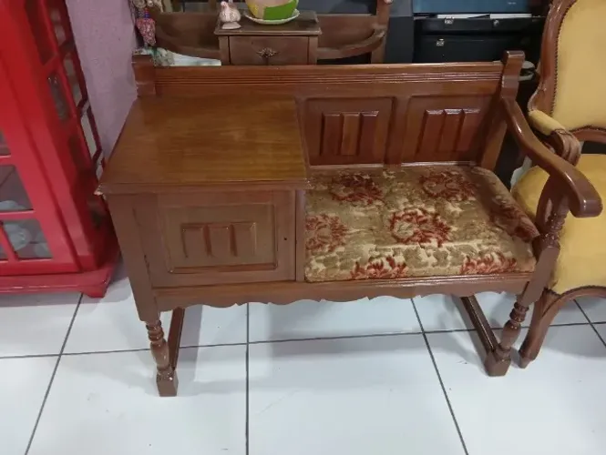 Mesa de telefone antigo