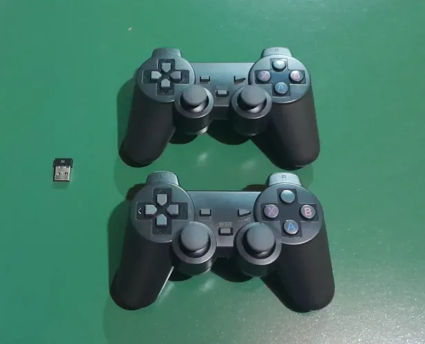 Controle game stick com adaptador.