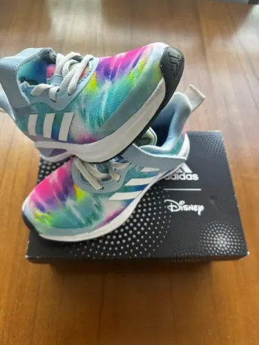 Tenis adidas Disney