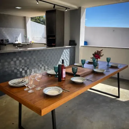 Mesa de jantar estilo industrial