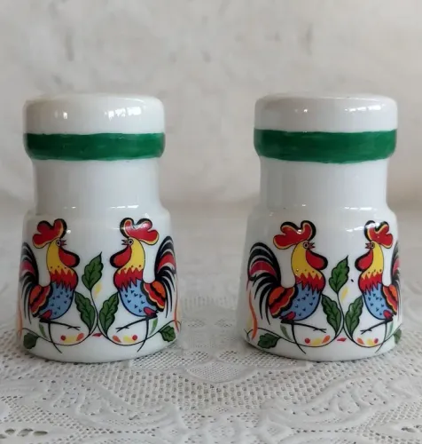 Conjunto De Porcelana Sal E Pimenta Decoração Galo Atelier Margarida Wollemann  - MW