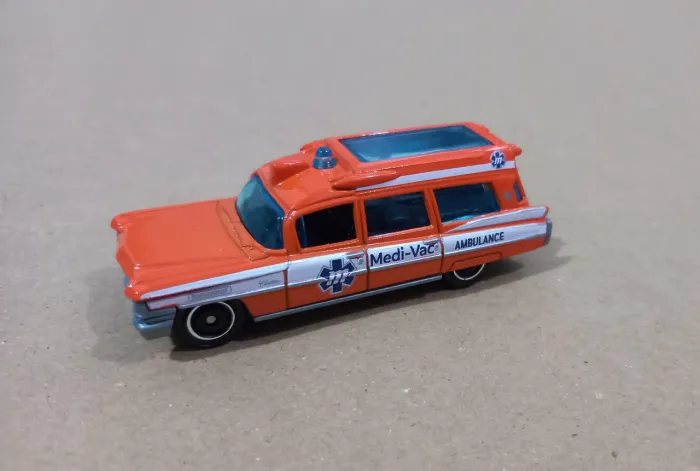 Miniatura matchbox Cadillac ambulância 1/64
