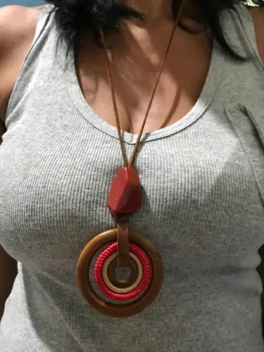 Colar vermelho