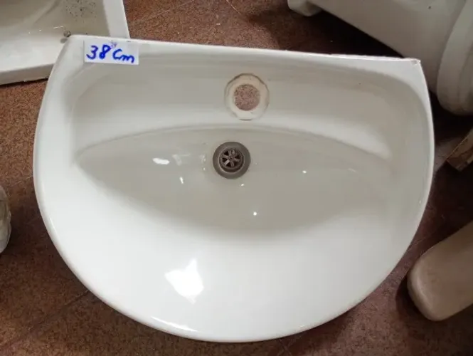 Pias e vasos usados 80,00 cada