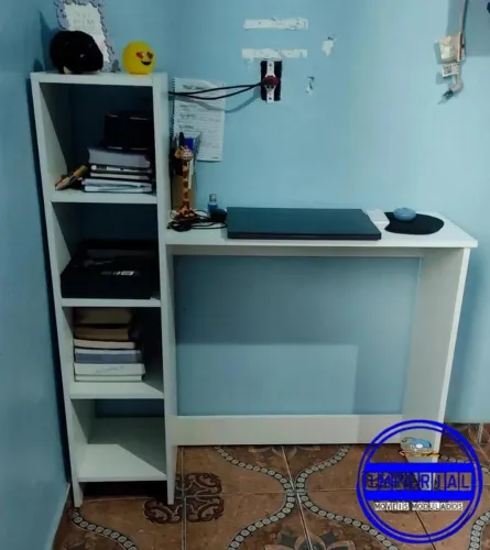 Mesa de Escritório Branca com Estante