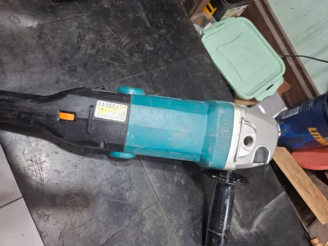 Esmerilhadeira politriz SA7000C Makita