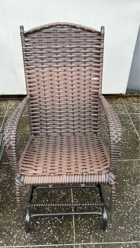 Cadeira de balanço em fibra sintética com 2 molas