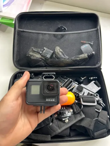 GoPro 7 hero black com acessórios e maleta