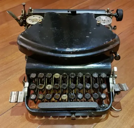 Maquina de Escrever Adler 7 de 1900 Completa e Funcionando