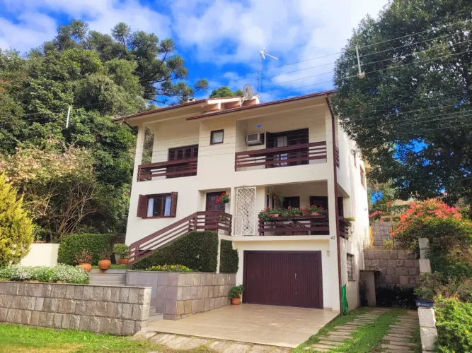 Casa para venda possui 323 metros quadrados com 6 quartos em Piá - Nova Petrópolis - RS