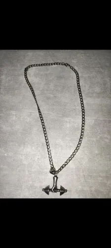 Corrente em aço inox com pingente temático de musculação 