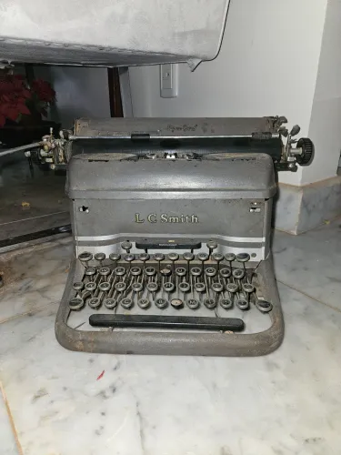 Máquina de datilografia L.C SMITH ANTIGA. Para colecionadores