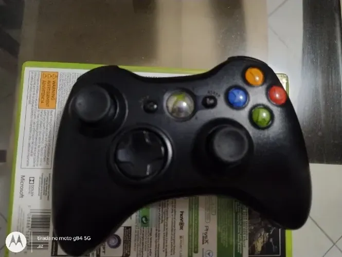 Controle Xbox 360 original e todo 100%.