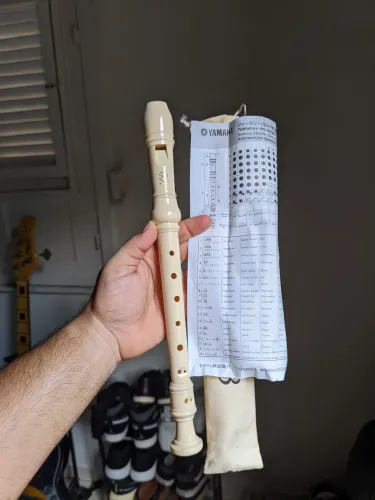 Flauta Doce Yamaha com guia de notas