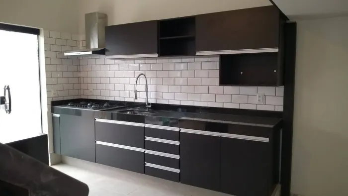 Montagem de mobiliário residencial e corporativo.