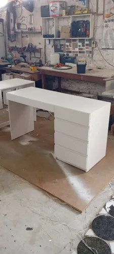 Mesa escrivaninha projetada
