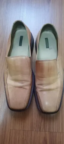 Sapatos Sociais em Couro Bege