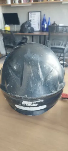 Vendo 2 capacetes seminovos