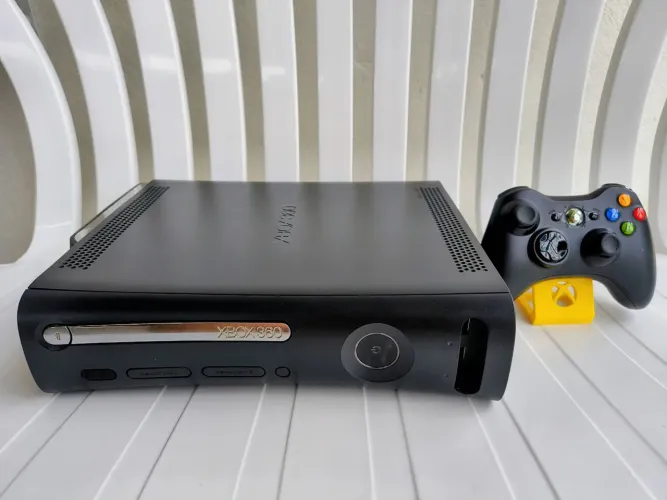 Xbox 360 - Console e Controle e Jogos instalados !!