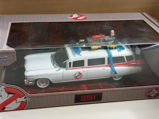 Ecto-1 Ghostbusters - 1:24