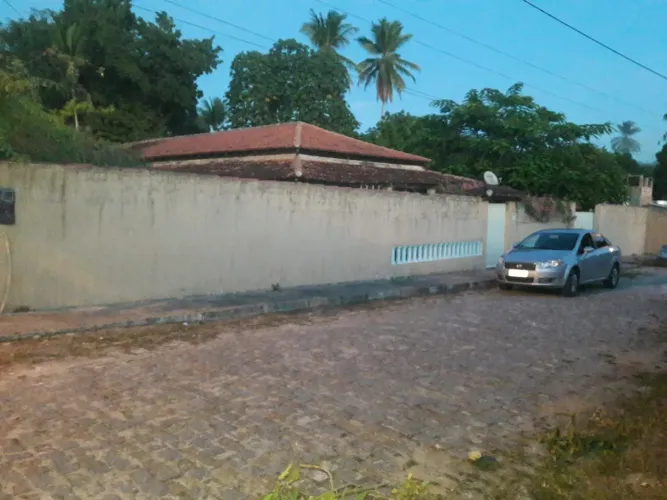 Aluga-se casa em Dias D'Ávila