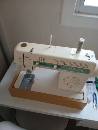 Máquina de Costura  Singer Facilita 43