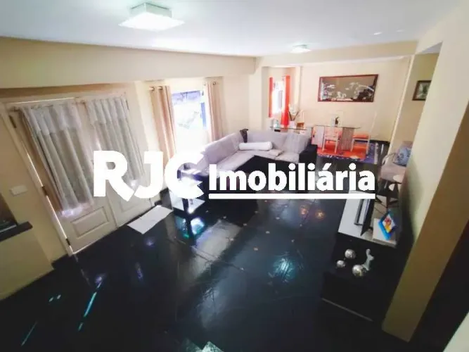 Casa para venda possui 122 metros quadrados com 3 quartos em Vila Isabel - Rio de Janeiro 