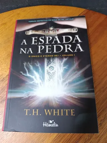 Livro A Espada na Pedra V1 - T.H. White O único e eterno Rei Arthur