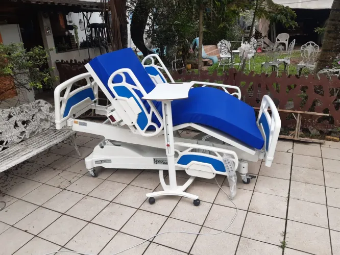 Cama Hospitalar art com 8 articulações, poltrona.