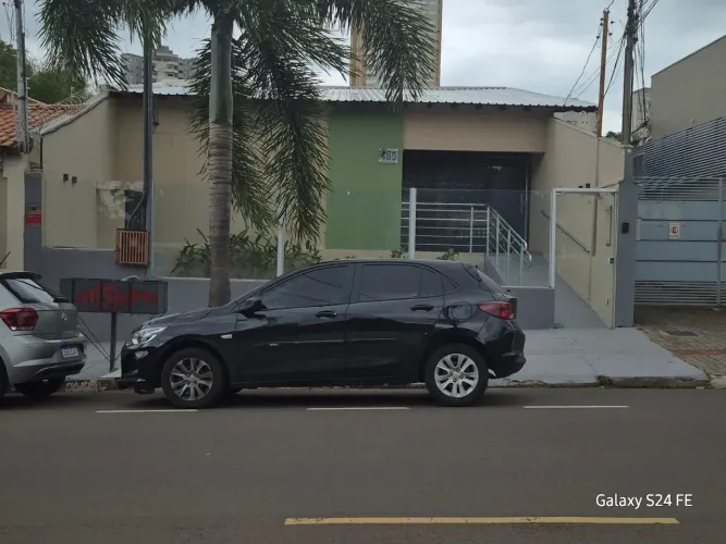 Imóvel comercial com 8 salas