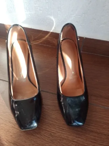 Sapato preto em verniz