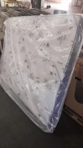 Grande promoção de colchao novo a pronta entrega 490.00 entrega grátis Wats * 