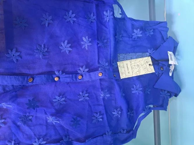 Blusa de renda azul feminina