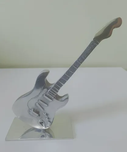 Guitarra Decorativa em Alumínio