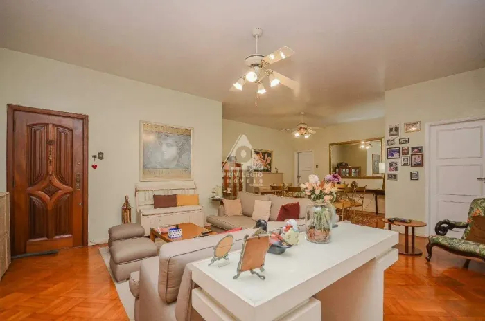 Excelente apartamento, 4 quartos, amplo, ótima localização!!!!