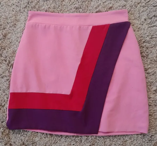 Saia Pink com Detalhes Coloridos