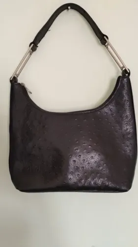 Bolsa em couro tiracolo com alça pequena 