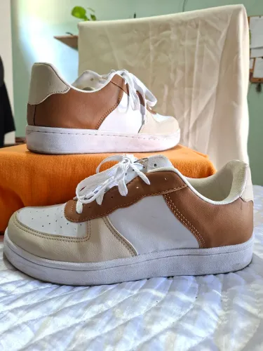 Tênis Casual Branco e Marrom