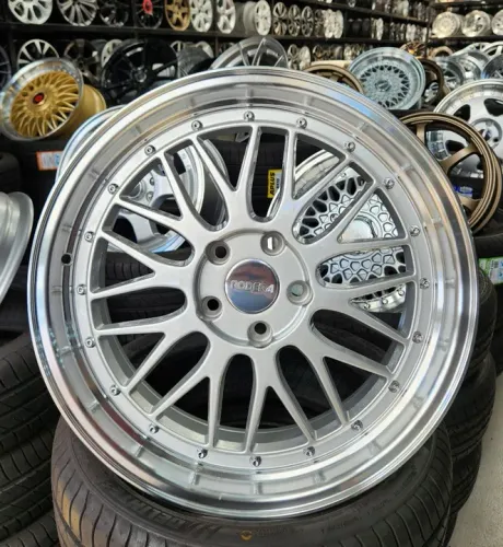 Jogo de rodas Rodera LM aro 18 5x112